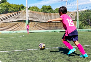 fc.Arbolの体験会で練習する入会希望のこどもたち