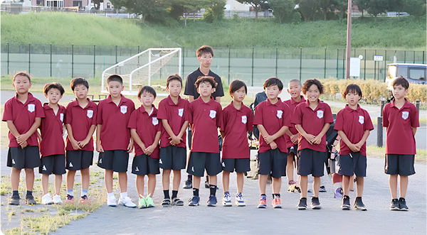 サッカーのプレーだけではなく、日常の振る舞いも学びの場とするFC.Arbolサッカースクールの子どもたち